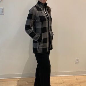 Women’s checkered blazer, size medium, colour black and grey